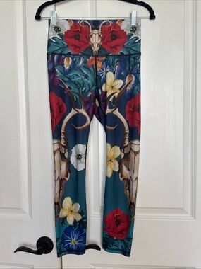 Yoga Democracy Capri Leggings Women's Small Desert Floral Skull Print High Waist